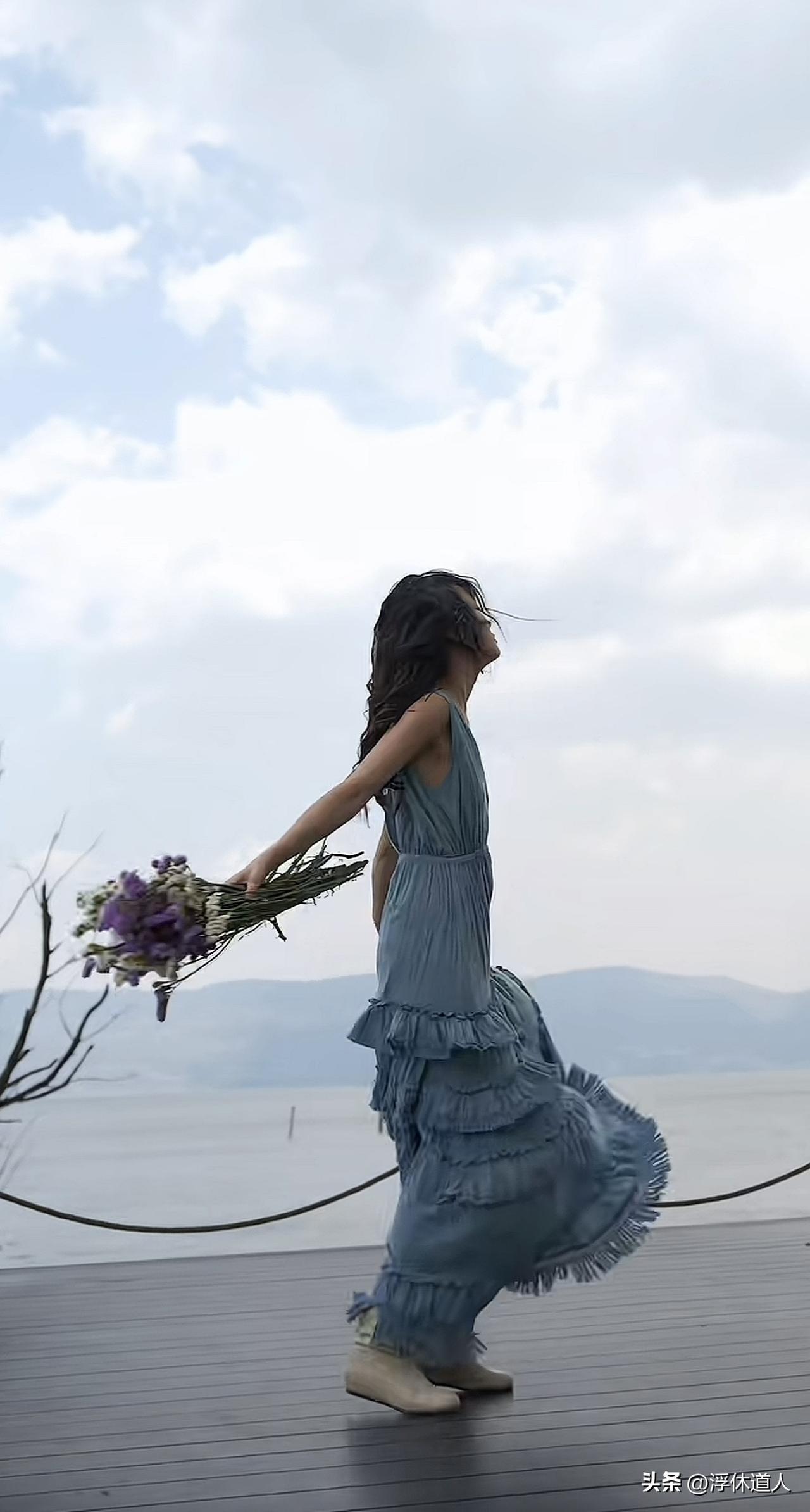 新思维：把苦难活成力量，把幸福视作奖赏

时代洪流奔涌向前，百年变局之下，人人都