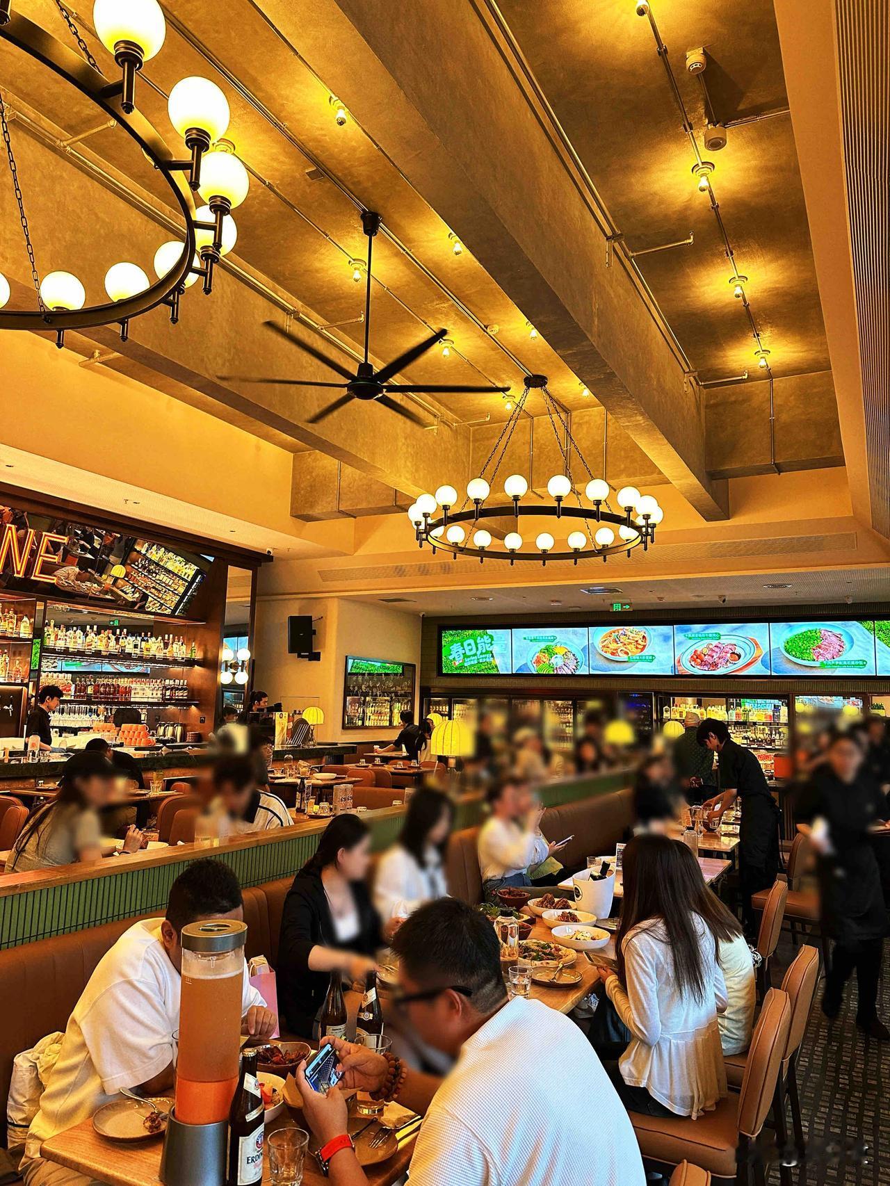 曲江创意谷‼️COMMUNE新店👏

意面🍝披萨🍕汉堡🍔炸物小吃🍗沙拉