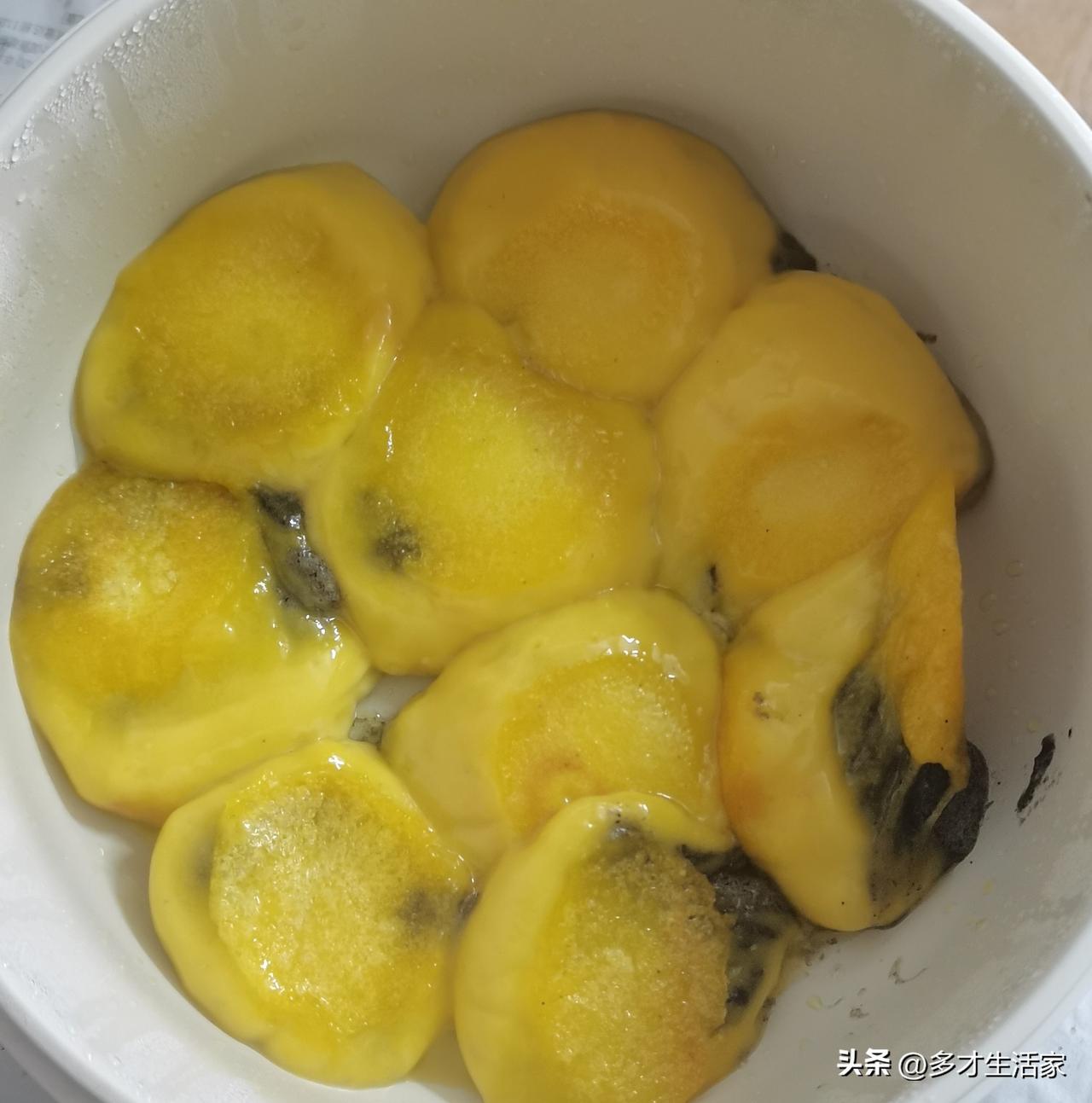 正月15的汤圆我煎着吃。

汤圆外包装食用方法，先锅内加水先煮沸，不用解冻直接下