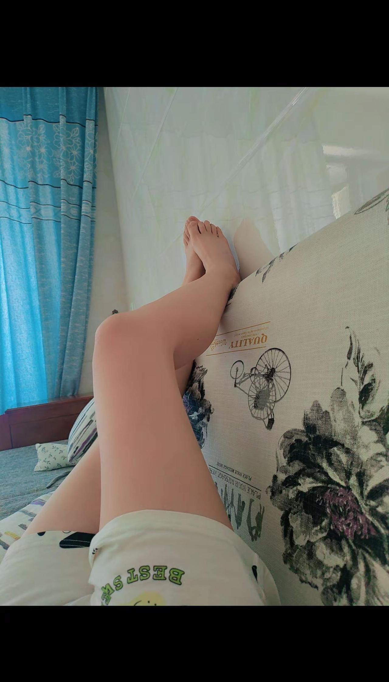 养我的上班去了，我养的上学去了，每天收拾完卫生就躺平，约会吧没人，出门吧费钱，睡