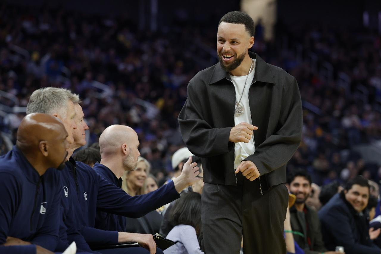 库里预计对阵火箭复出，打前队友+强队才有意思！

勇士当家球星库里已经开始参加队