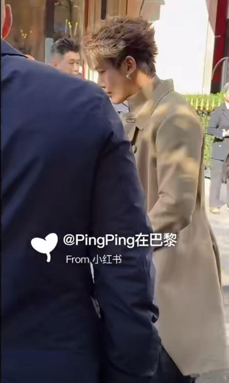 邓为周也出发Dior春夏秀路透邓为周也出发Dior秀场路透邓为周也出发Dior秀
