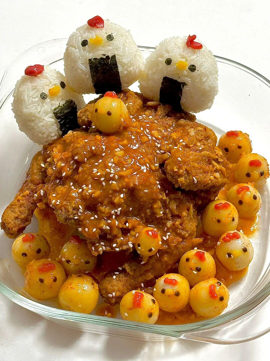 小鸡辣酱年糕炸鸡搭配饭团