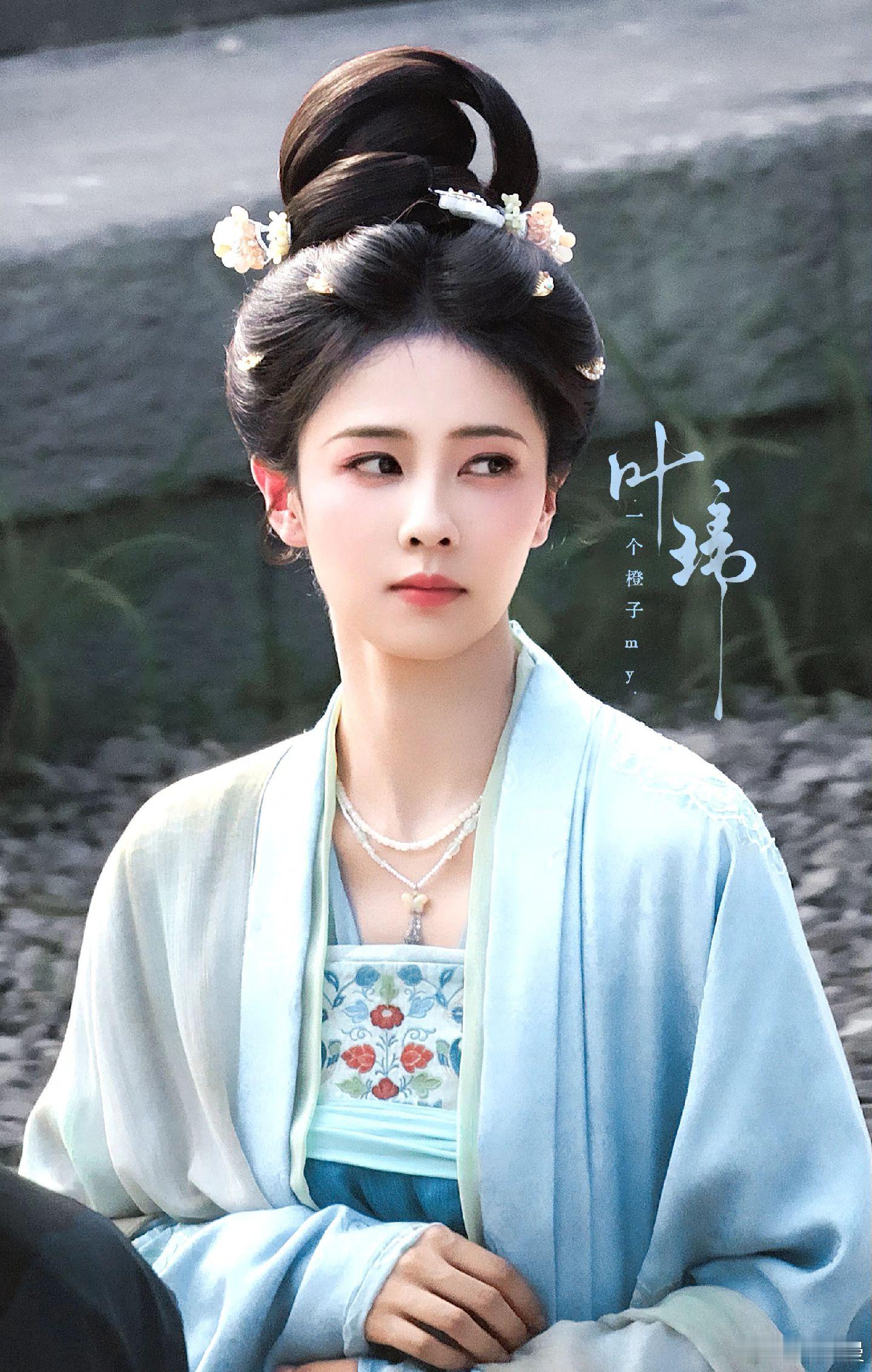 于正宣传白鹿莫离全新角色莫离惊艳登场，白鹿跳出固有风格，塑造出一位命运跌宕、心性