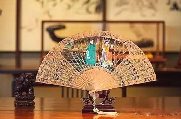 火遍欧洲！义乌一把折扇，撕开国货出海新风口
 
小众国风老物件正在欧洲市场掀起全