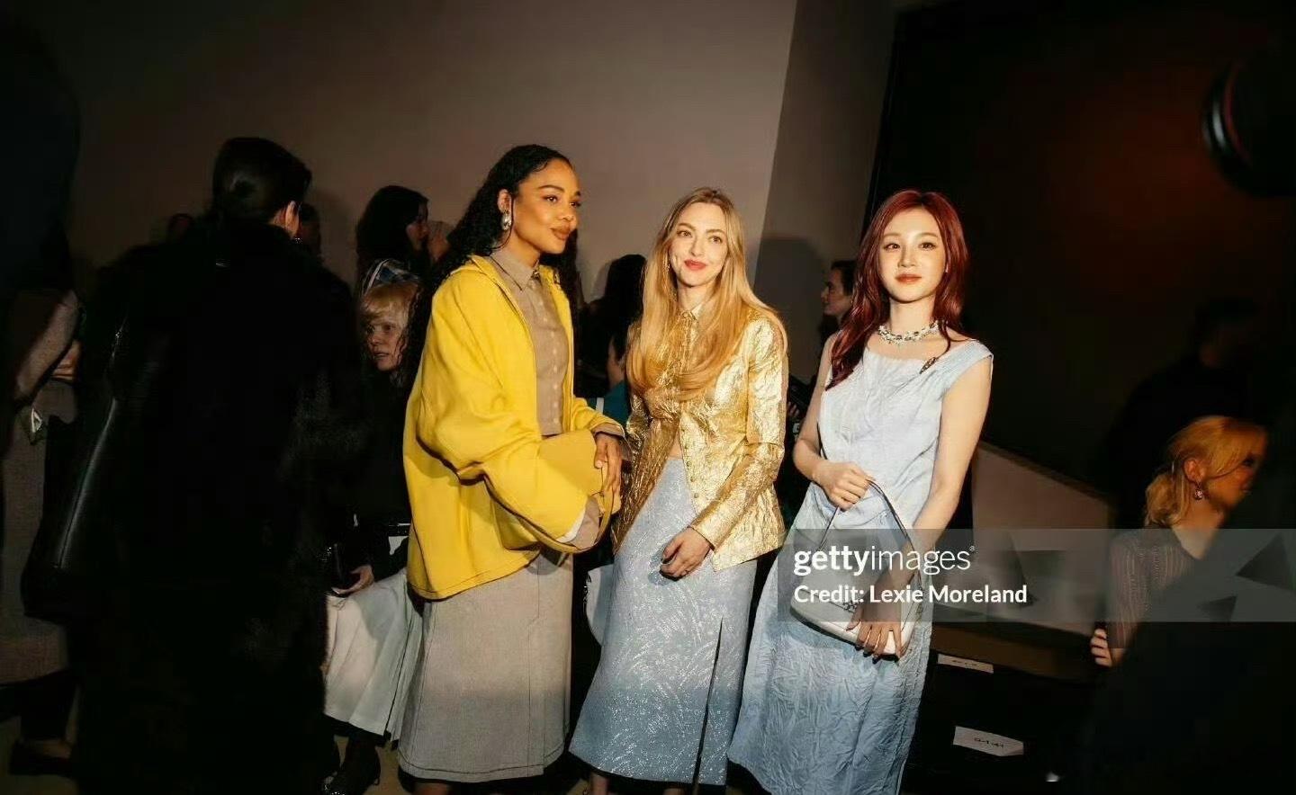 不怯场、不扭捏、不内耗，自信又敞亮。 