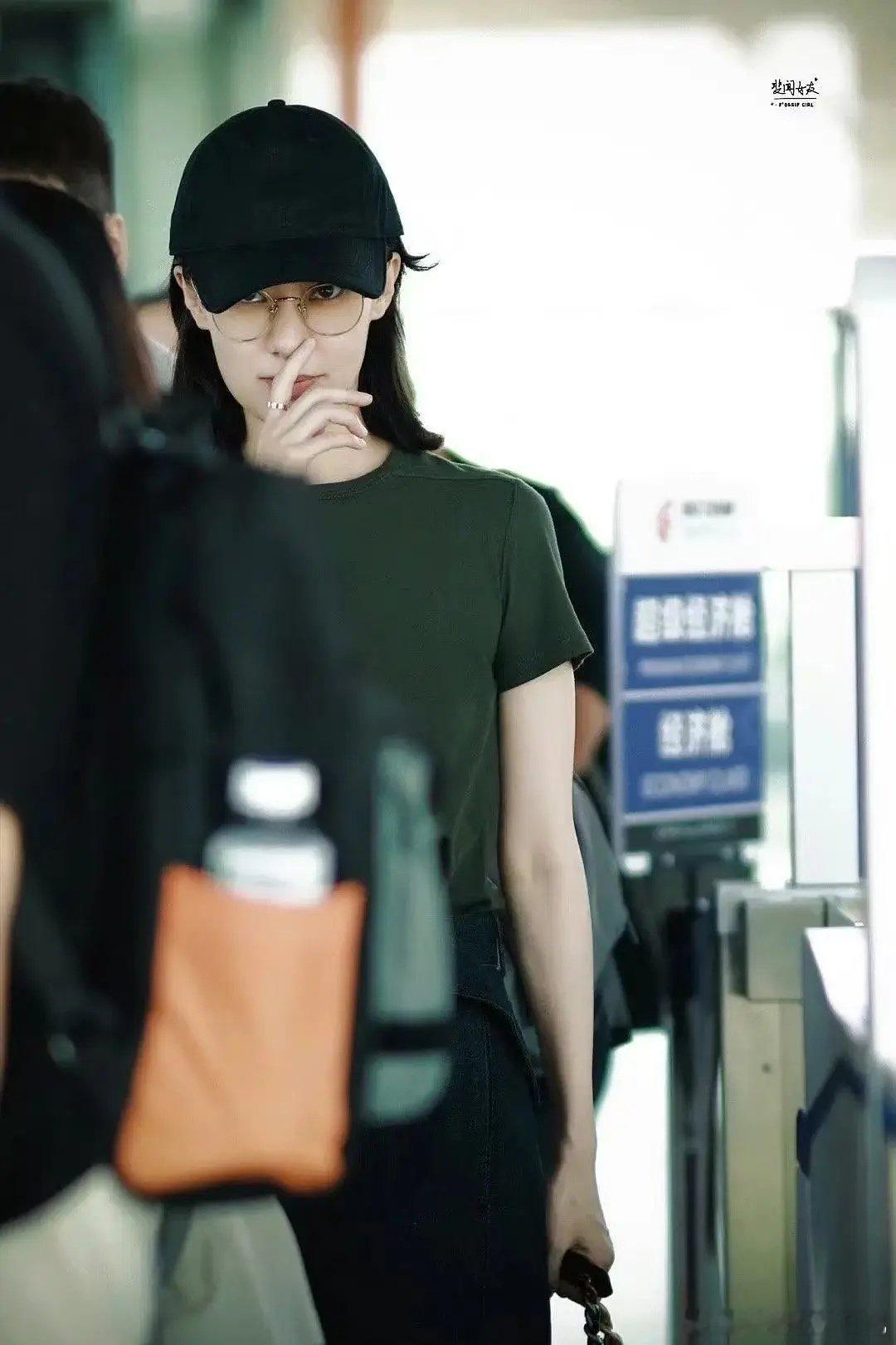 张小斐进组陈思诚监制新电影《恶女》 ​​​