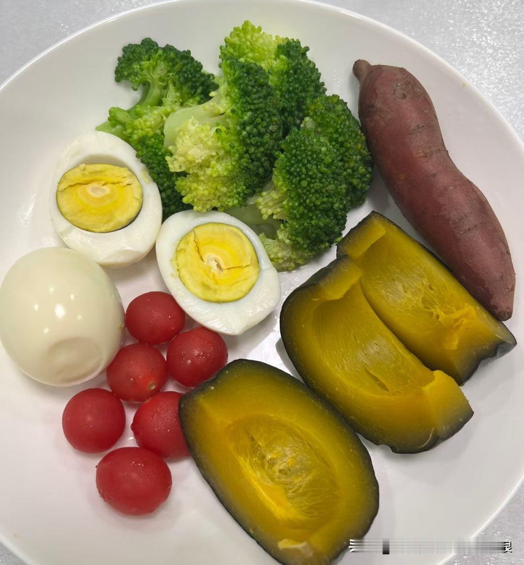 周六拒绝摆烂式干饭！给自己安排了这份高颜值轻食餐，碳水蛋白维生素全拉满，健康又好