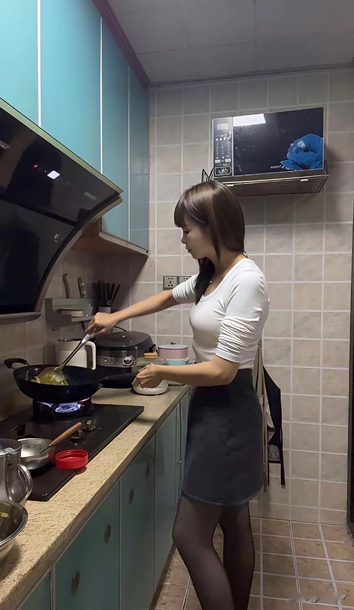 分享一张最近随手拍的照片动作要快姿势要帅[偷笑]