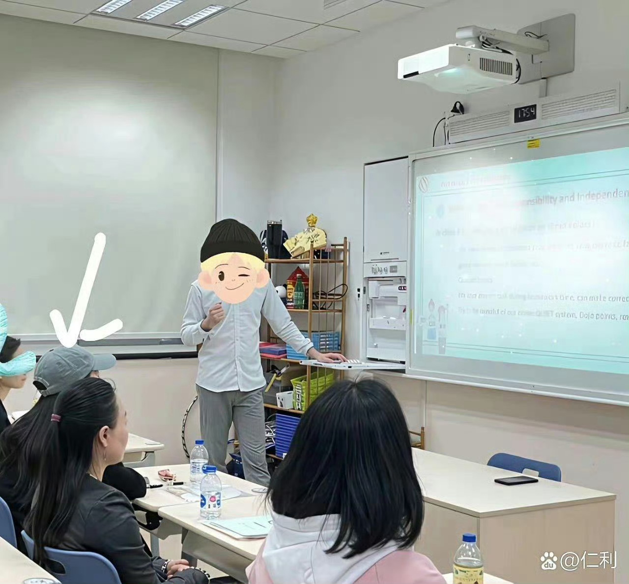 angelababy[心]angelababy到小海绵学校开家长会成长的道路上永