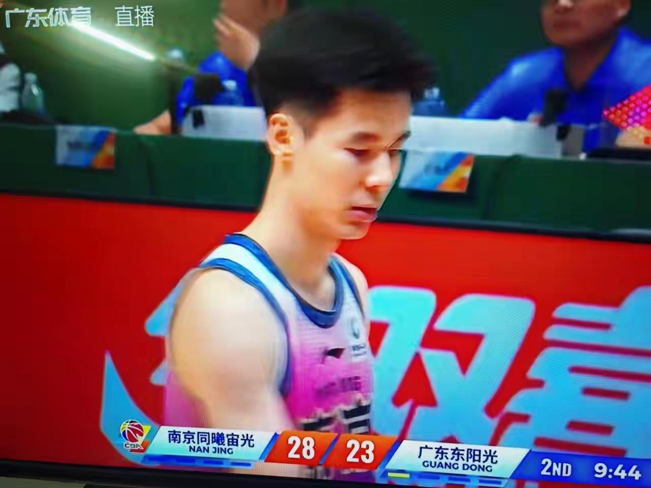 昨晚输南京同曦
的这场球，看起来不是很糟糕，只不过是运气不站广东男篮这一边，一分
