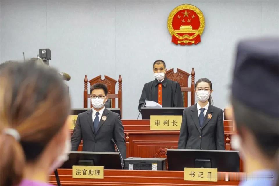 竟然还有这种事！父母房子卖了120万，姐妹俩平分，弟弟一分未得，愤然告上法院！