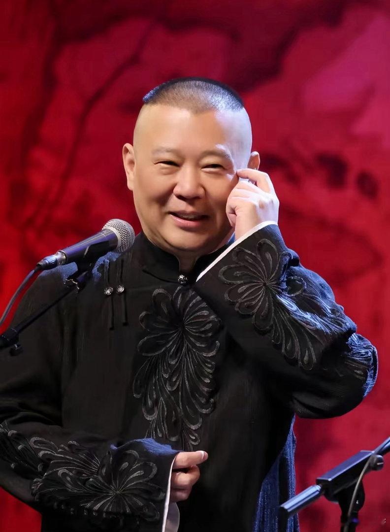 郭德纲文促会主席团会议发言，老郭还是副主席，每年都有海外相声巡演，促进文化交流。