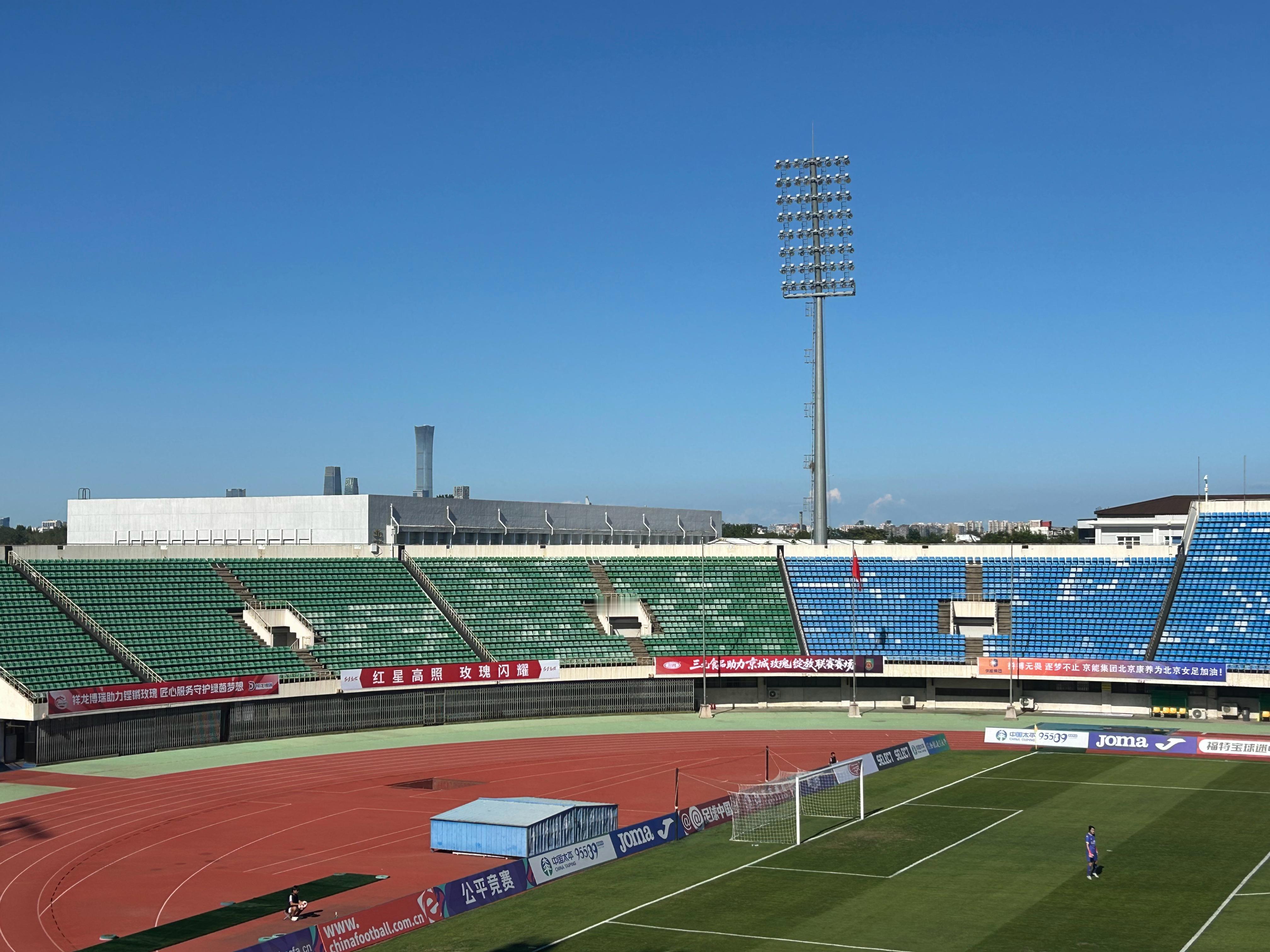 抄送：本地一线名企赞助本地女足，好事！ ​​​