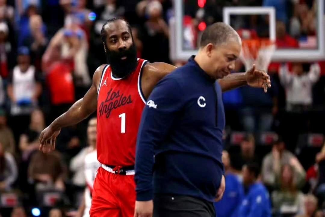 六连胜快船，被公牛打回原型
 
快船刚在华盛顿啃下硬骨头，六连胜把热度推到顶，庄