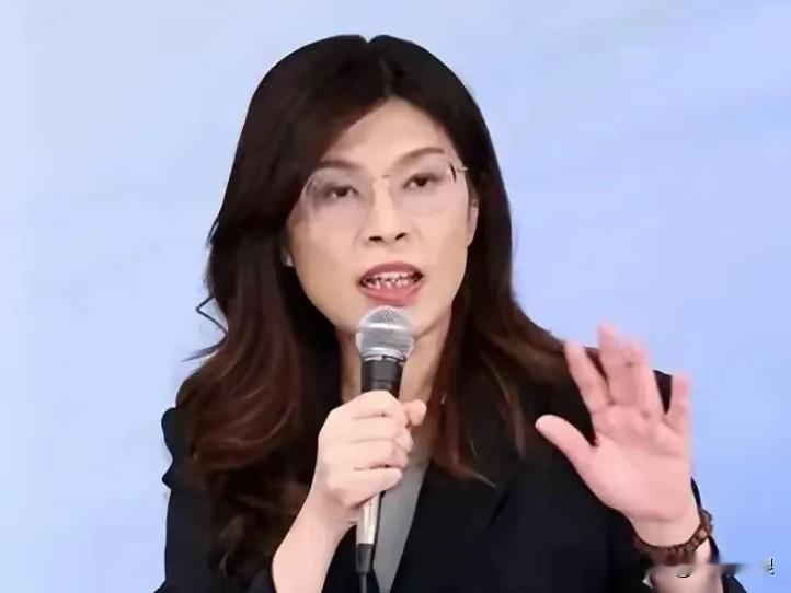 刚刚
一军事专家表示
国民党就那么回事
不要把他当回事
看看这几十年
国民党都干