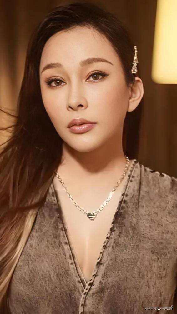 台湾歌手温岚因败血症休克入院抢救10天后，已从ICU转入普通病房，病情趋于稳定。