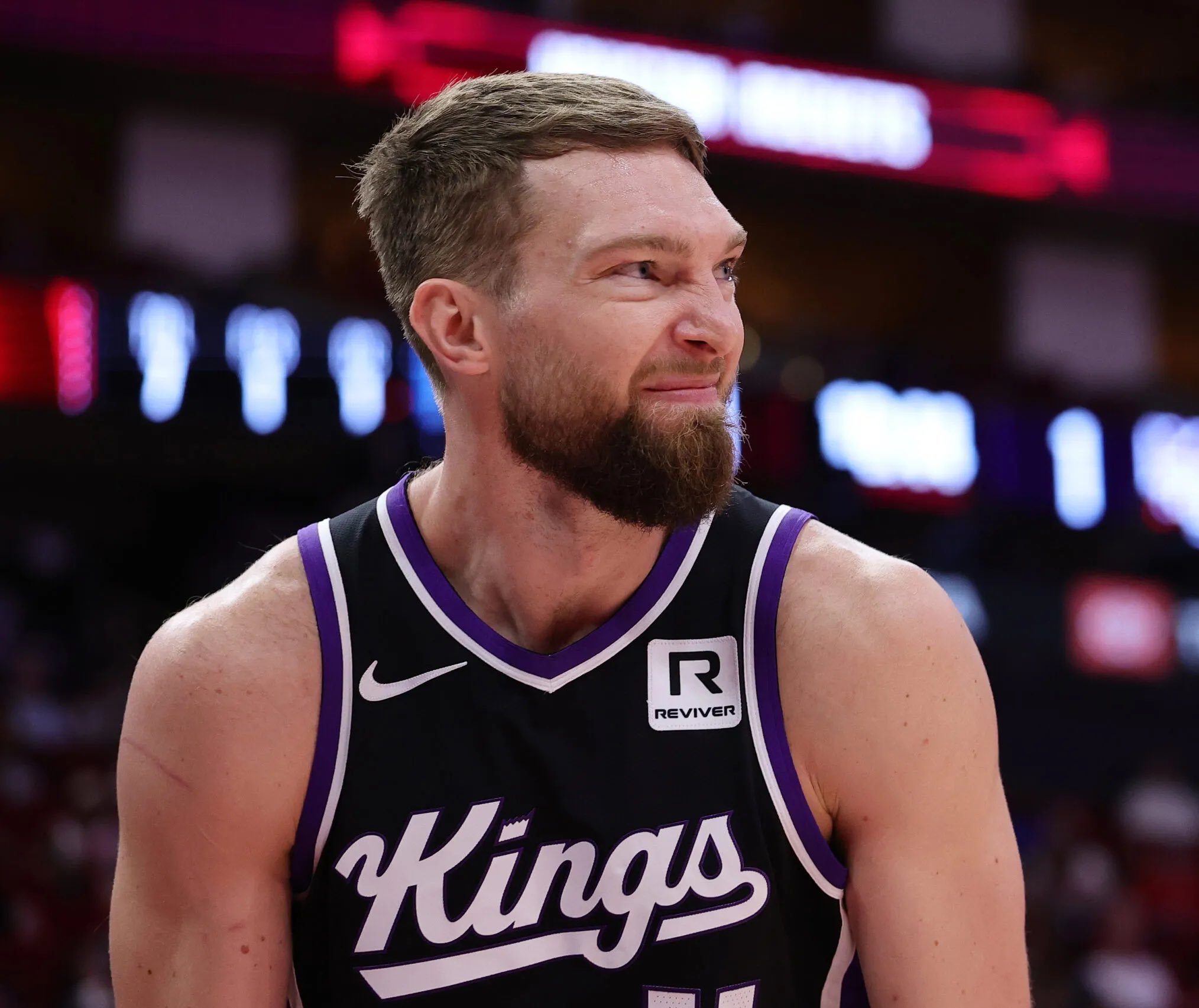 小萨遭遇左膝部分半月板撕裂，将在3-4周后复查。过去三个赛季他都至少出战70场比