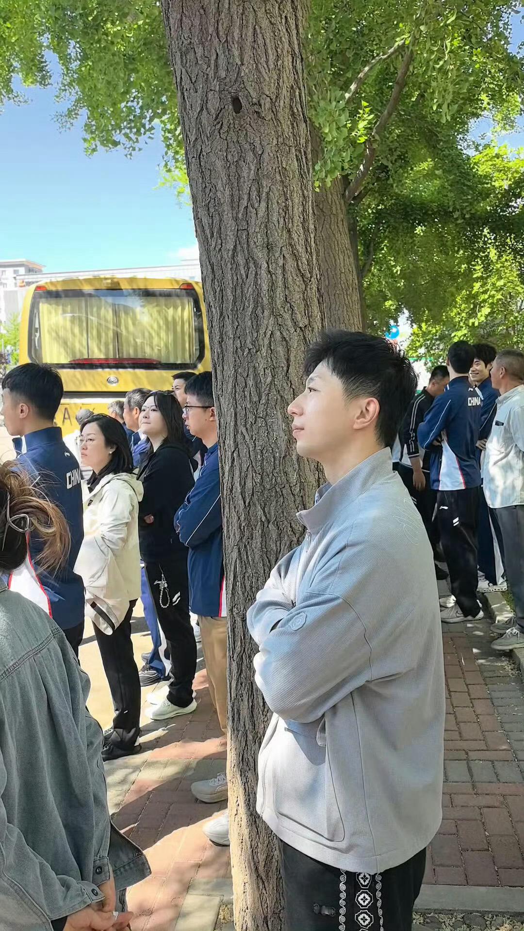 365张爱上马龙的人生照片鞍山小马第205张：马龙送国乒出征 看到很多人在说，这