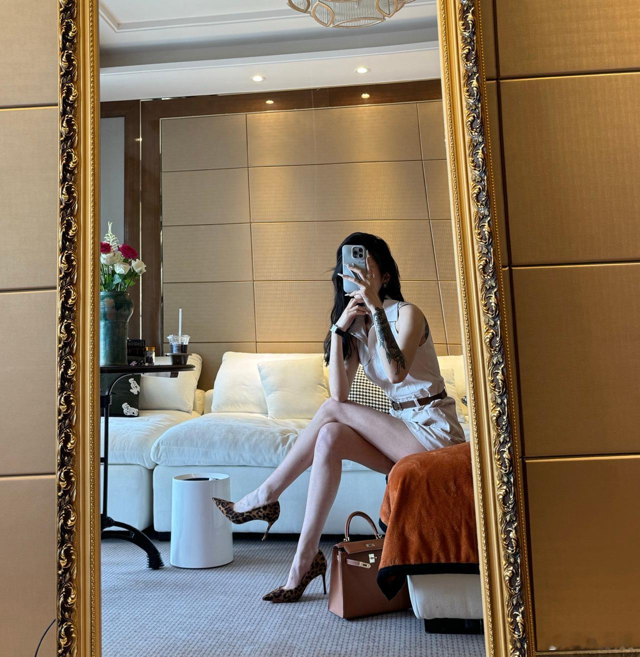 我的小店 身上穿搭都有 本人账户👾 女孩子可以冲哦包包 衣服 饰品 美白 都有