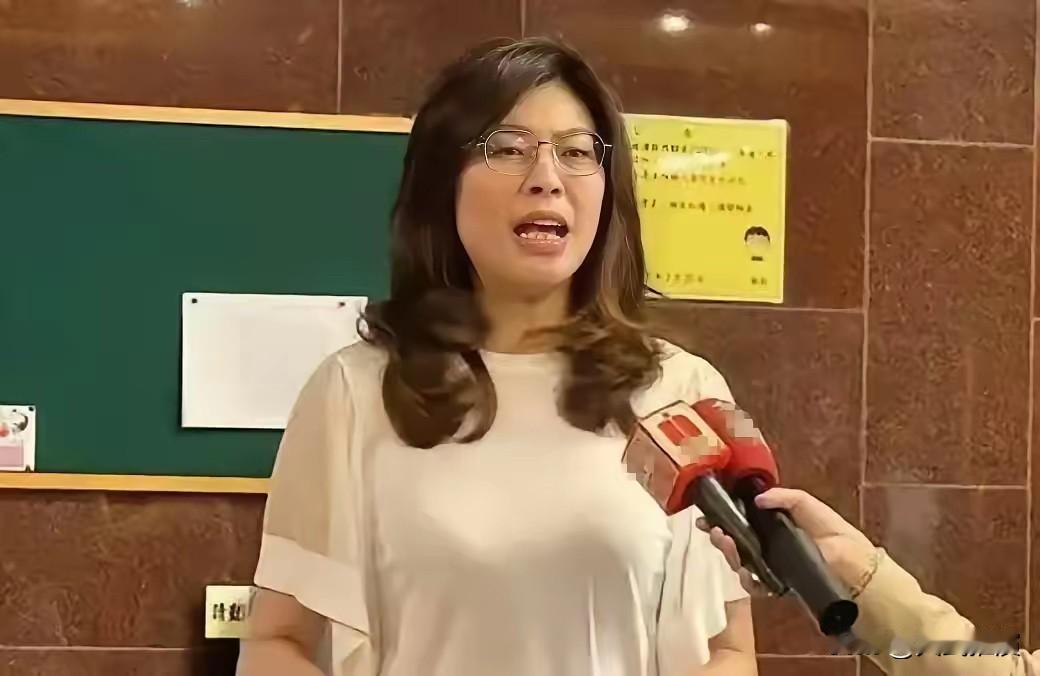 本来，郑丽文在竞选国民党主席的过程中处于遥遥领先的地位

郑丽文竞选国民党主席，