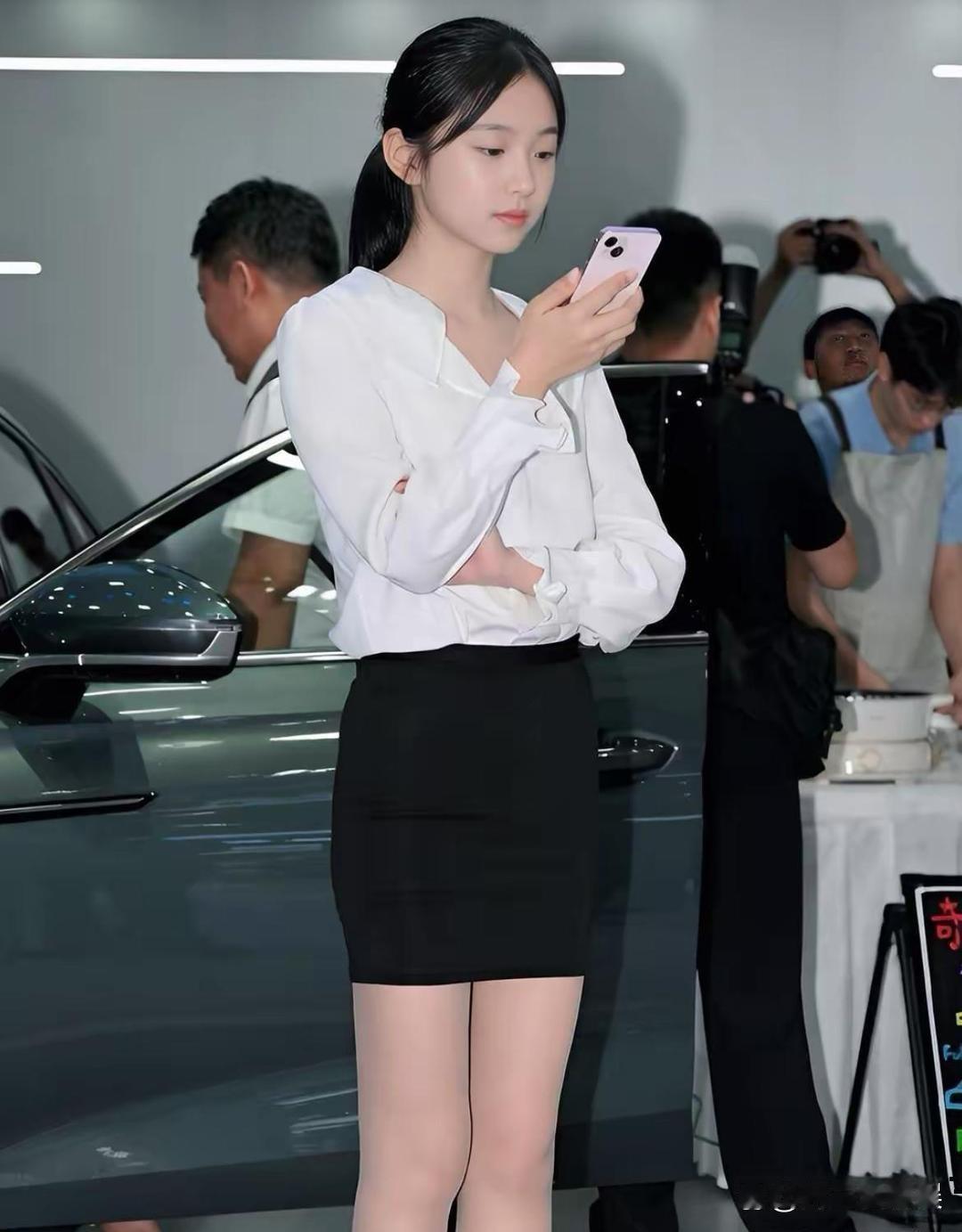 现在车展的画风，咋都变成清纯甜美风了？
现在车展的画风，咋都变成清纯甜美风了？