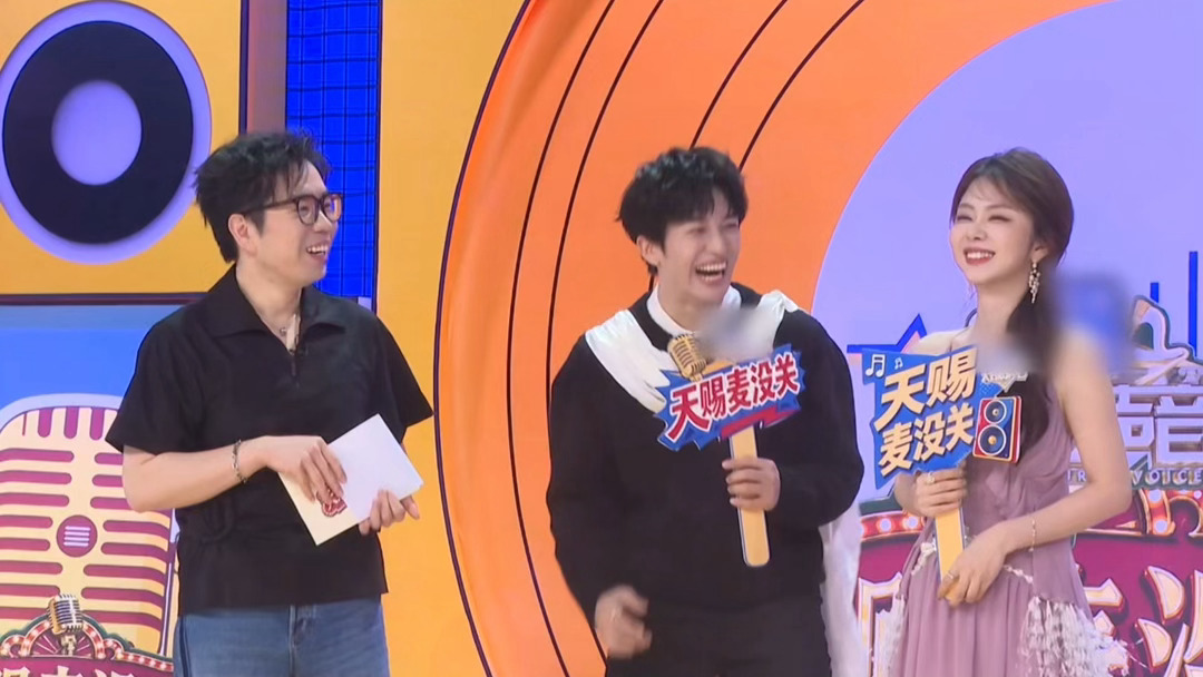 谭松韵黄子弘凡首次合作天赐麦没关 黄子弘凡×谭松韵，这组合我想都没想过，我的耳朵