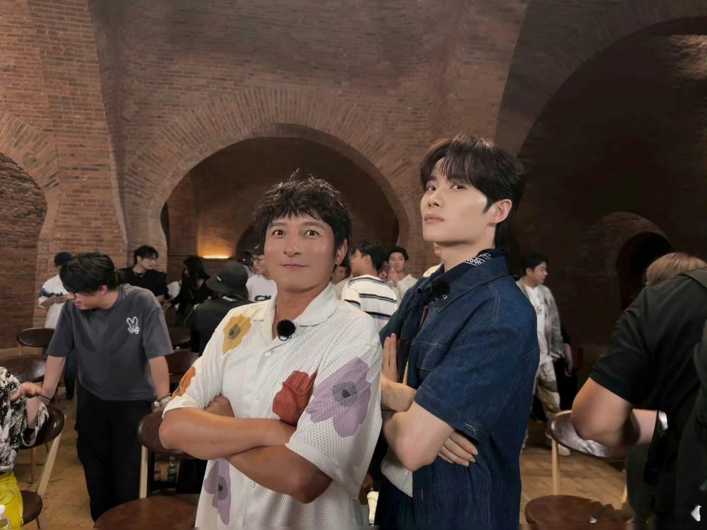 #井胧李维嘉网友见面#谁能想象得到井胧李维嘉网友见面了，感觉还是挺不容易的，所以