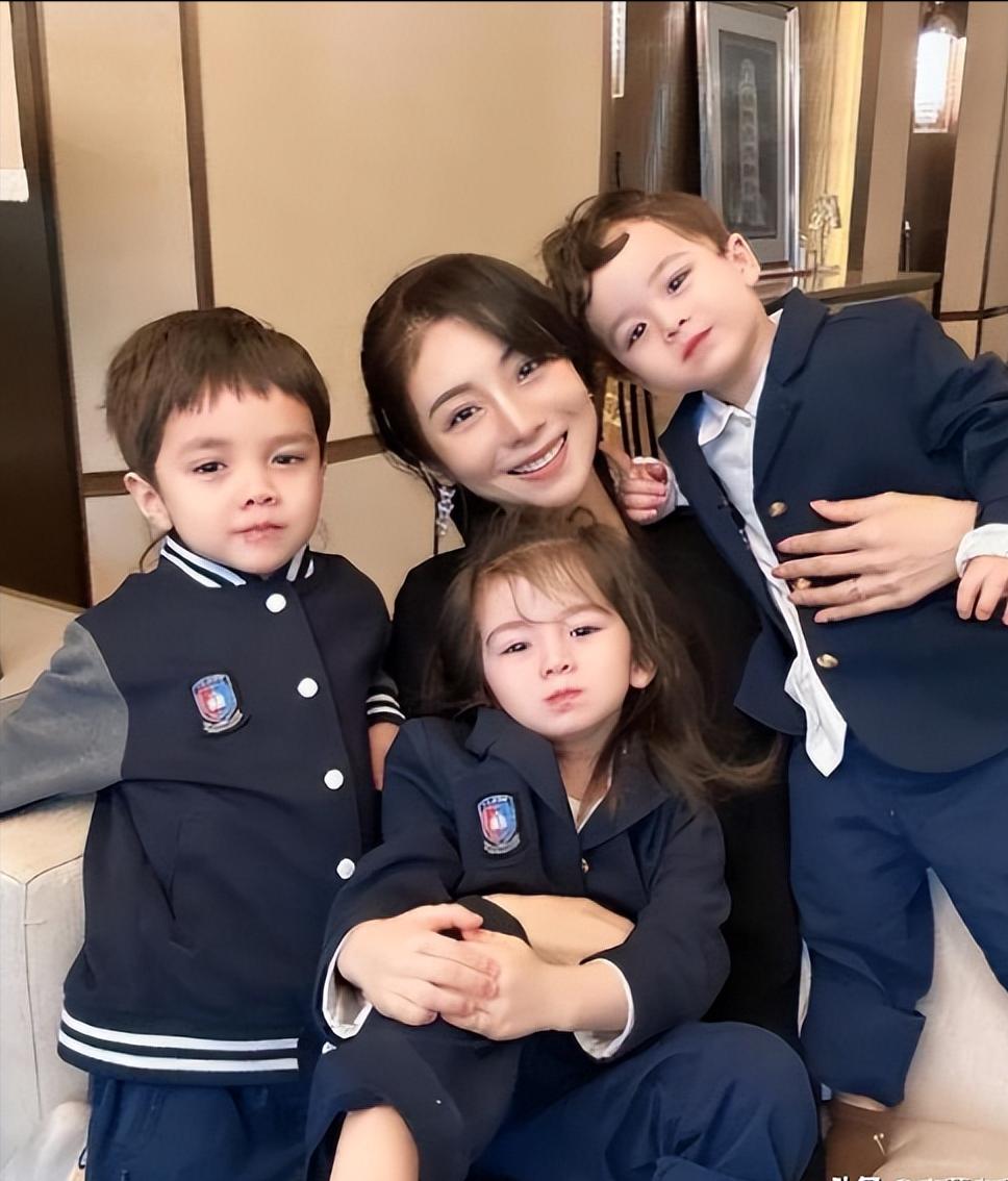[微风]“我不需要男人！”2018年，山东29岁女孩重金购买英国男性精子，一口气