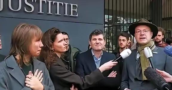 这一回中国可真要杀鸡给猴看了。中国实在忍无可忍，终于要杀鸡给猴看了，谁是这只鸡？