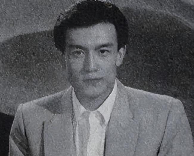 2018年，在病床上奄奄一息地李咏对自己的妻子哈文说道：“如果下一秒我就死了，别