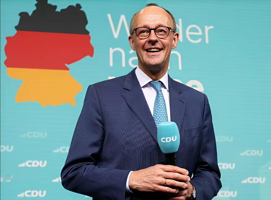 默茨表示：“我认为美国人现在没有必要试图拯救欧洲的民主。如果民主真的需要拯救，我