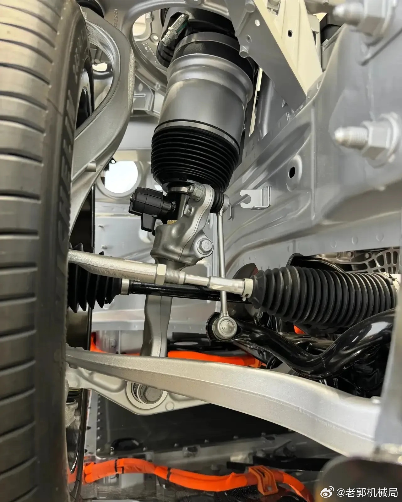 电车爱用空悬这事儿，还真没你想的那么简单。五六年前，空气悬架还是百万豪车的“专属