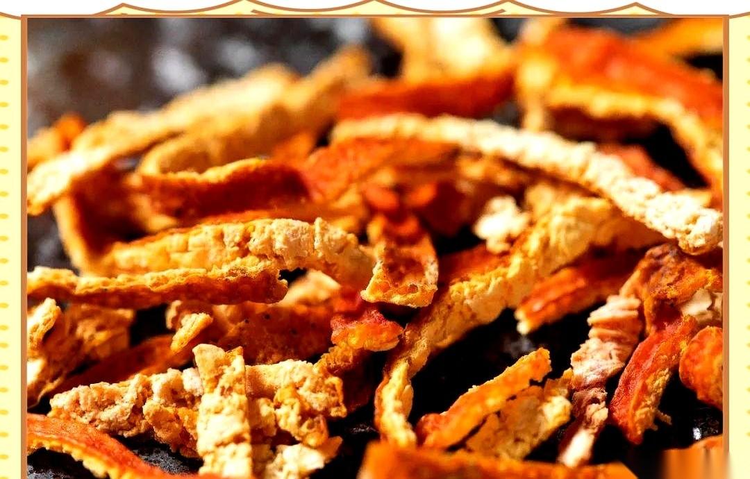 求你了，把你阳台上晒的那一堆橘子皮，赶紧收了吧。
每次看到有人发照片说自制陈皮，