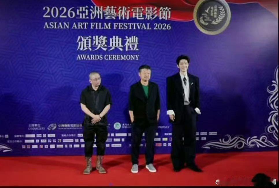 我们孔导形象真是蛮憨实的