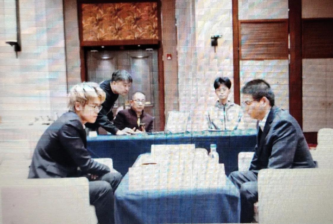 楷文梦幼般击败第一人
柯侠欲夺九冠再度失机




第15届春兰杯世界围棋锦标赛