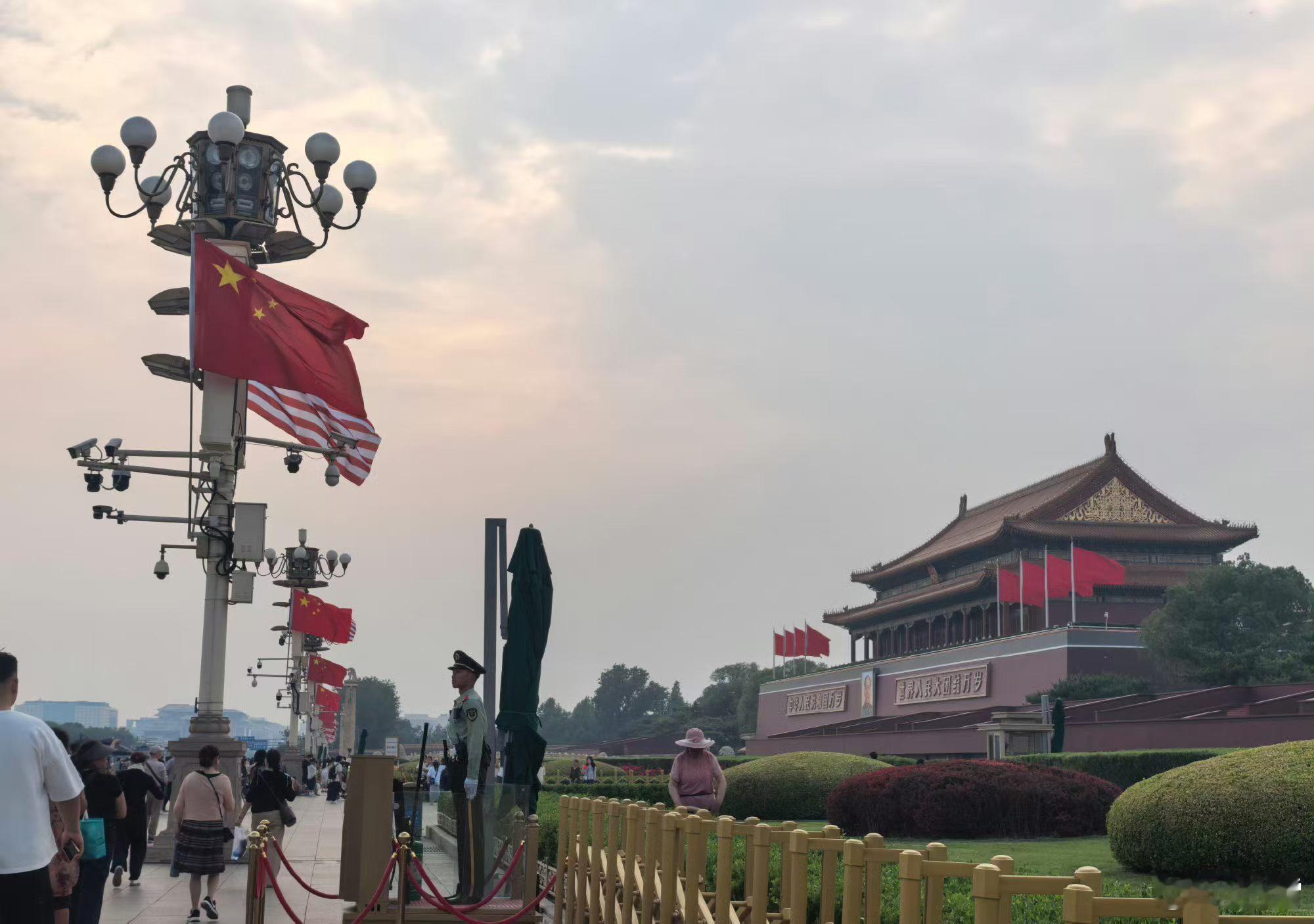 🇺🇸美国总统特朗普的空军一号已经离开🇰🇷韩国领空进入🇨🇳中国领空，预