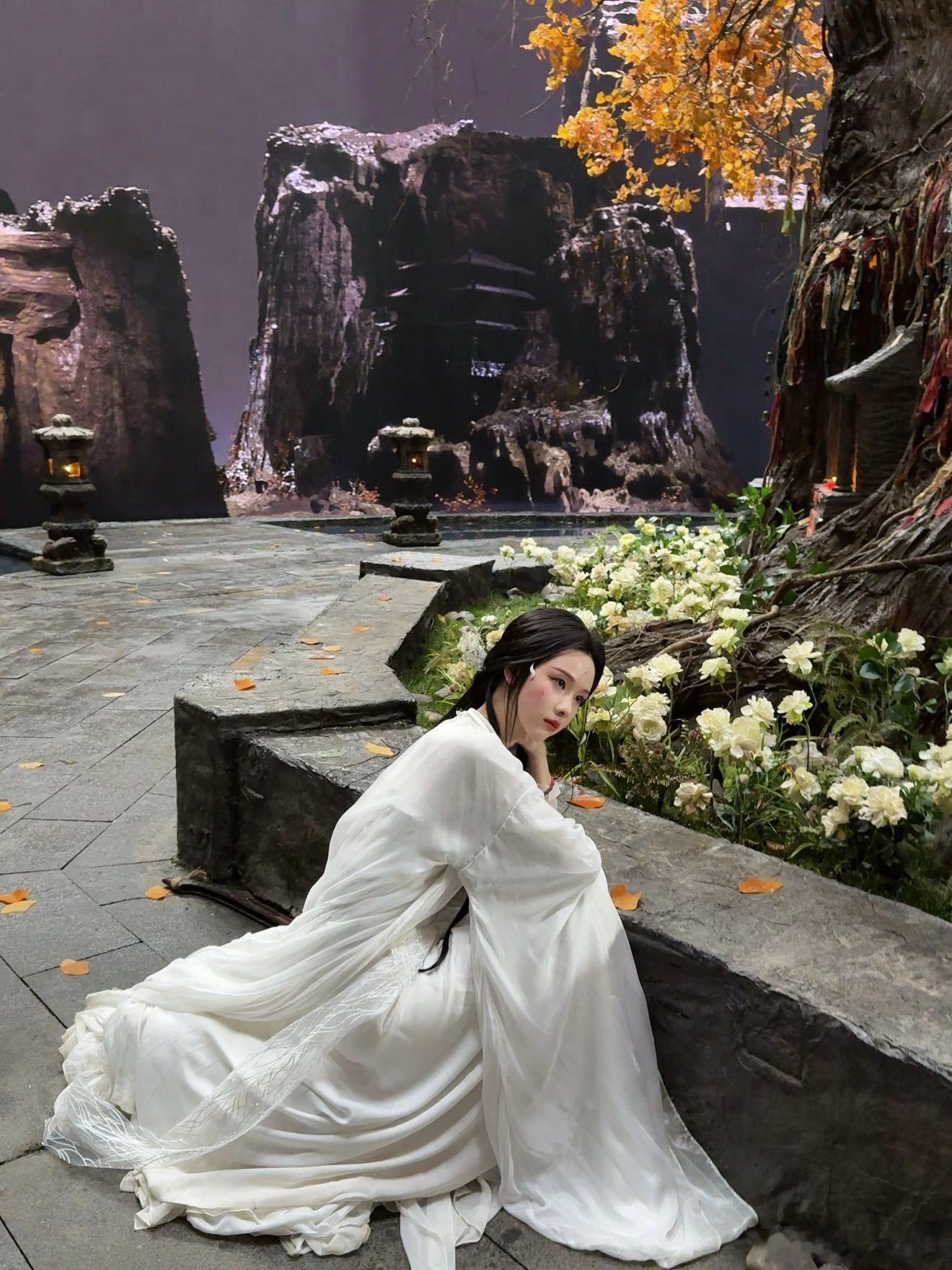 陈都灵月鳞绮纪收官长文 感谢陈都灵用心演绎雾妄言，为观众带来一个惊艳又难忘的荧幕