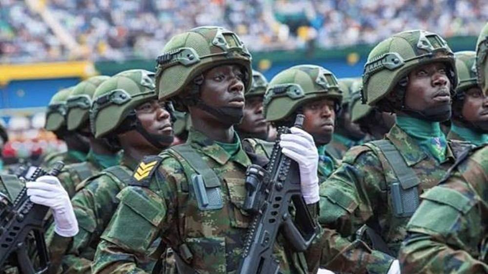 我的妈呀，这支部队生在非洲，却充满东方色彩，把中式正步、中式口令学的如火纯青，它