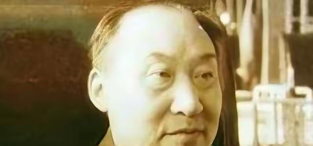 1972年，钱学森在中关村大街散步时，碰到一个乞丐向他乞讨，当钱学森仔细一瞧，却