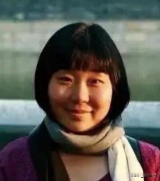 她用儿童色情毒害中国孩子，她比吴勇更可恨！竟然有画家对解放军女战士进行恶意丑化，