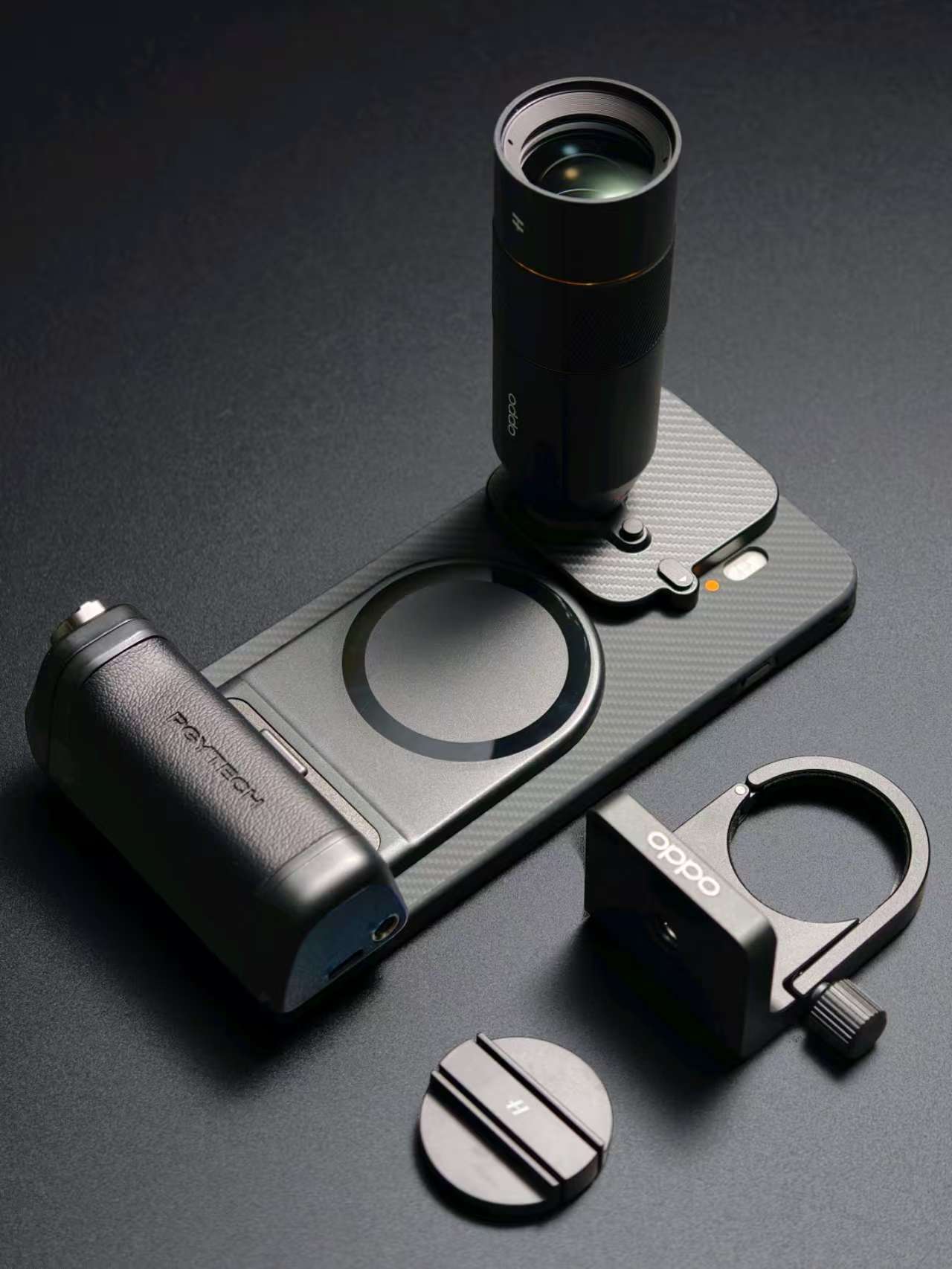 OPPO首个哈苏摄影师套装虽然我们没法拥有一台哈苏相机，但可以拥有一台口袋装的哈