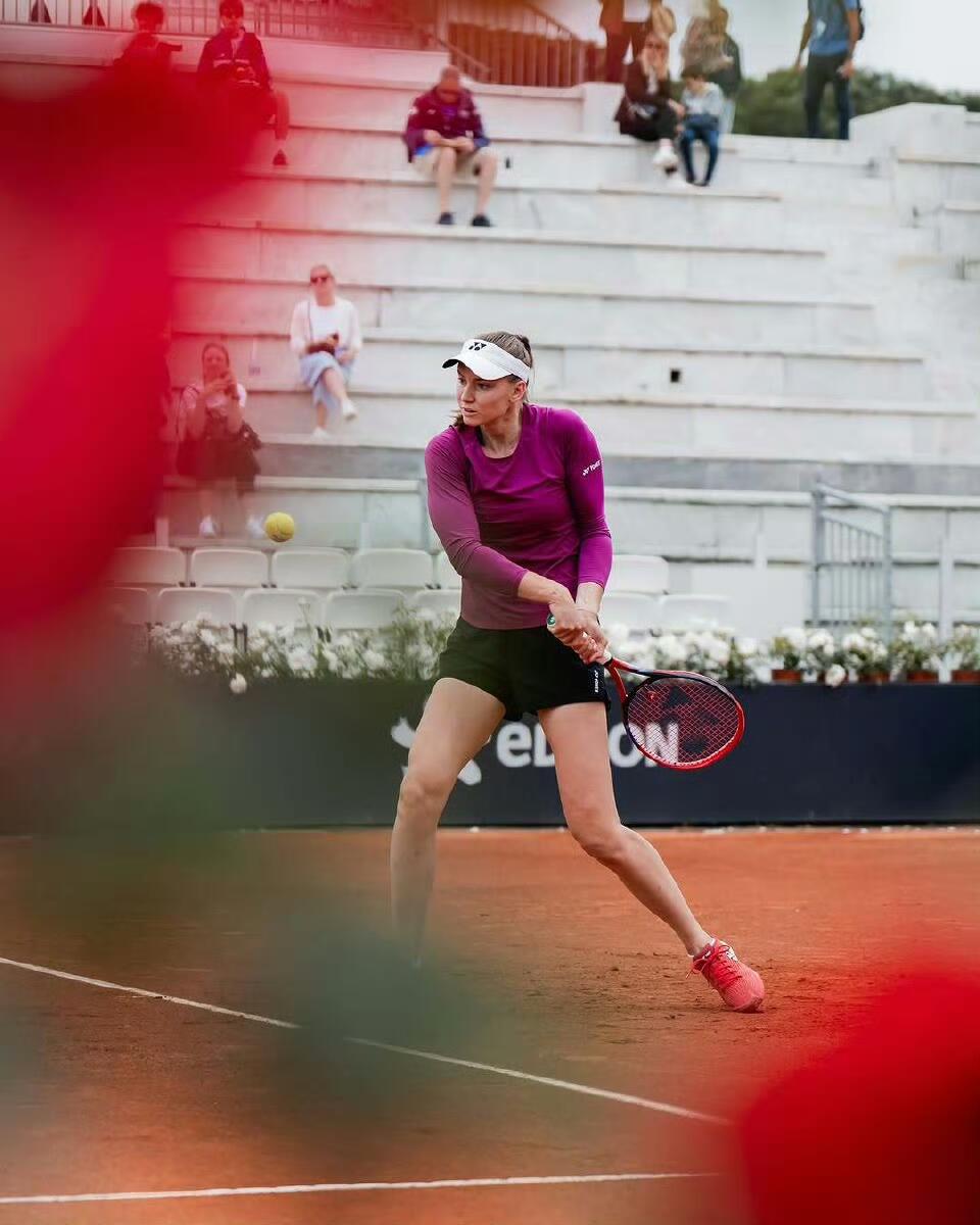 两位温网冠军莱巴金娜和万卓索娃