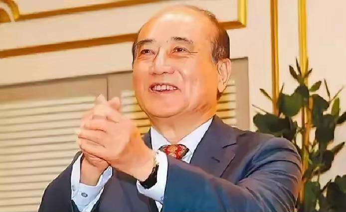王金平这波操作，东北话讲叫"不整虚的"。他那个"中道和平联盟"，听着文绉绉，说白