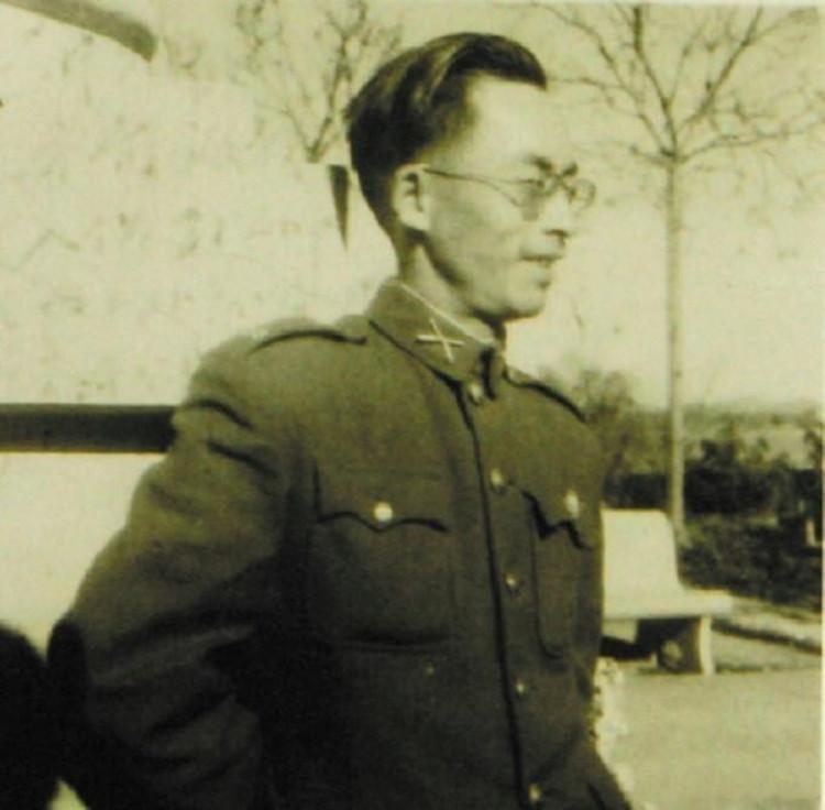 1949年，国民党312师副师长黎强被我军俘虏。在审讯过程中，黎强却表示：“帮我
