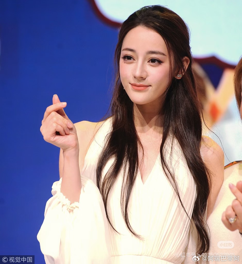当初这一套造型我也很喜欢的 很温柔很美丽 