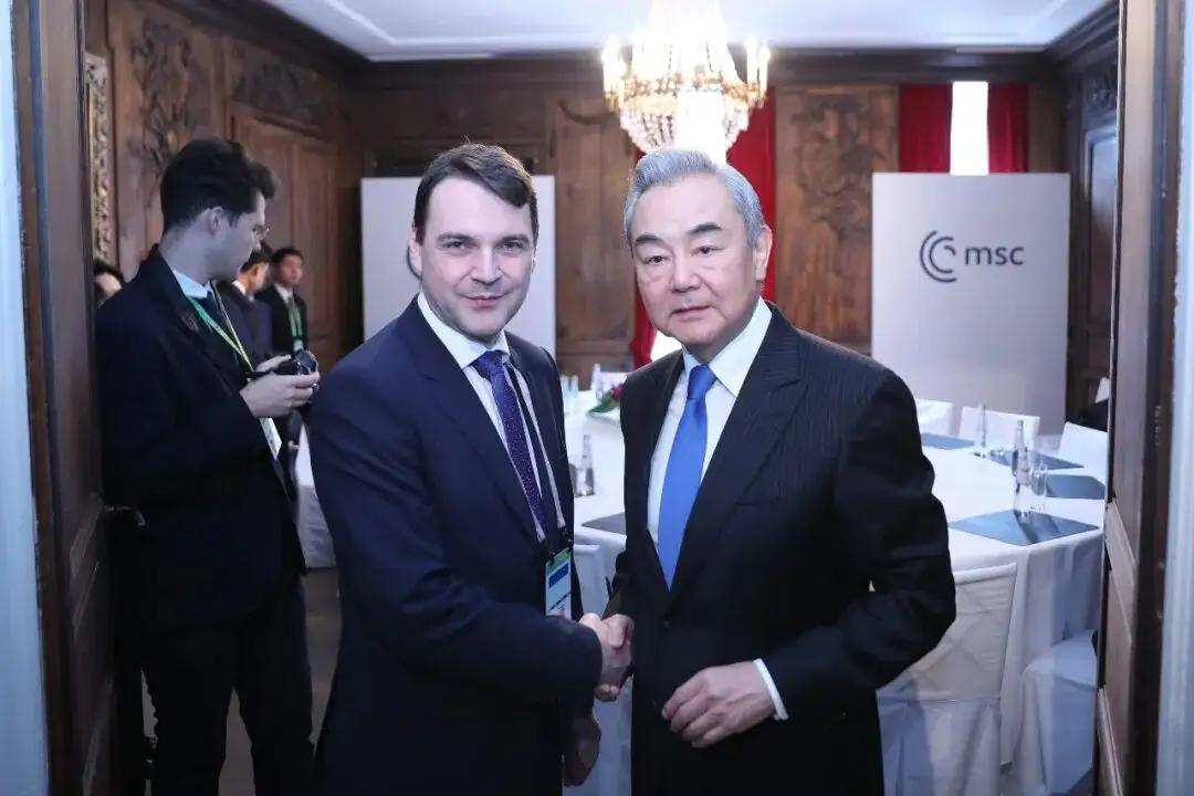 从“世界性强国”到“一个中国”——中捷慕尼黑会谈的多重信号

2月14日，在慕尼