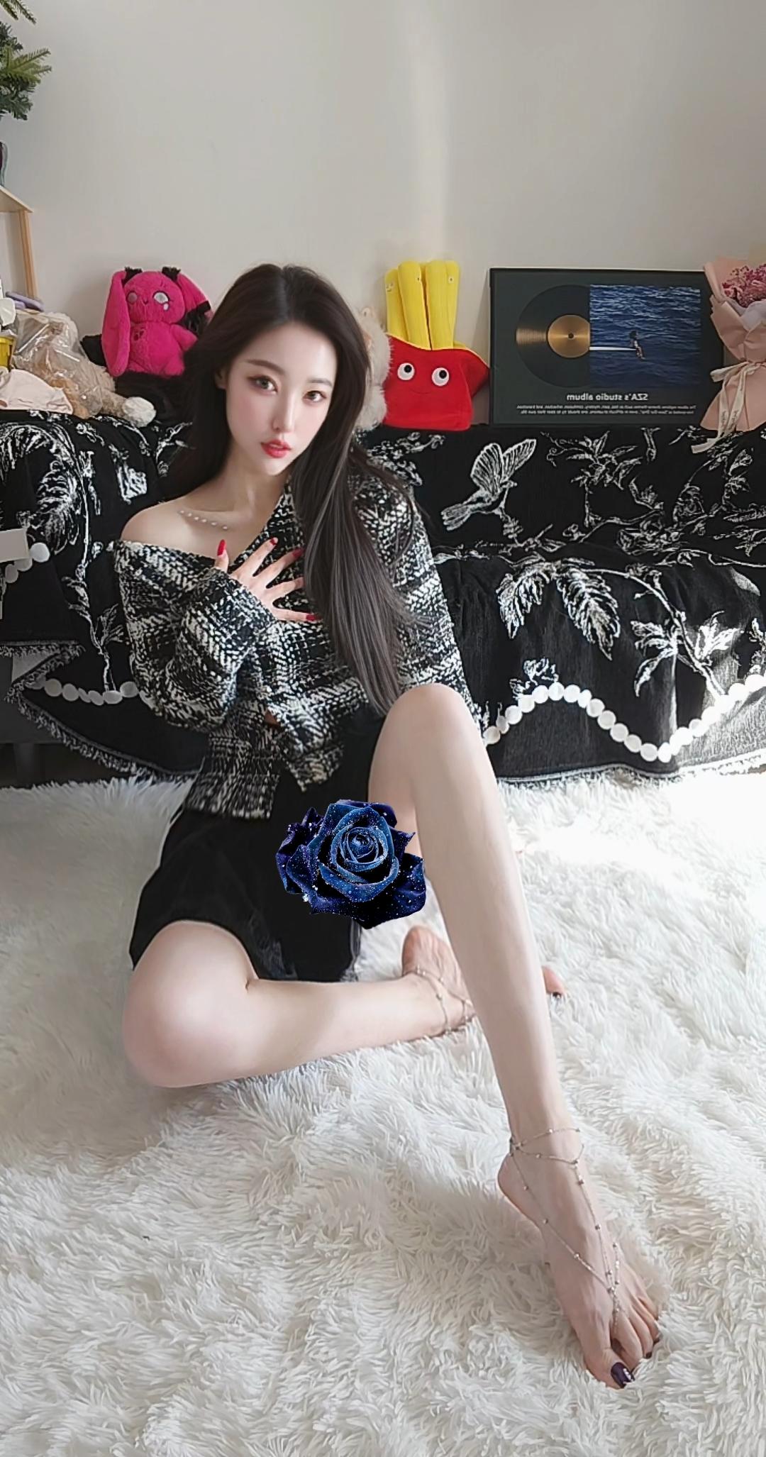 谁还不是个明艳大美人☕。,  ,  