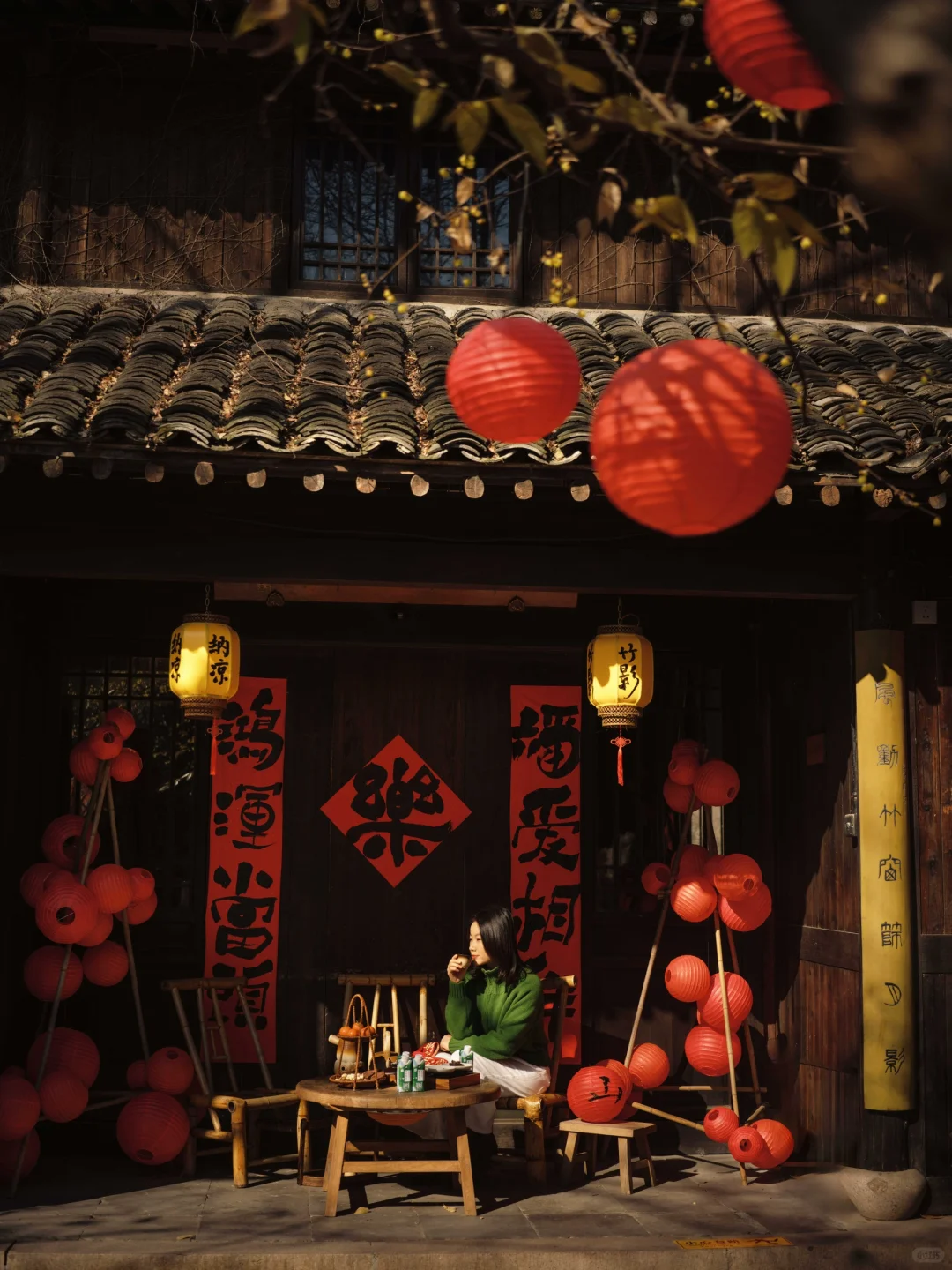 用摇橹船来打开杭州的自在新年