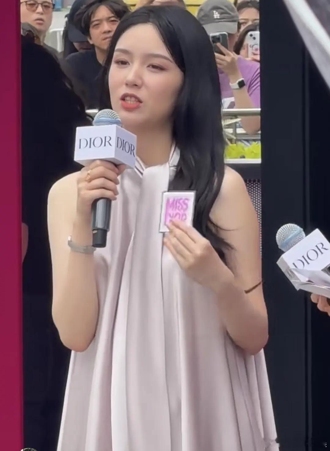 硬照清冷挂女星一胖就会毫无优点，周也该减肥了吧 
